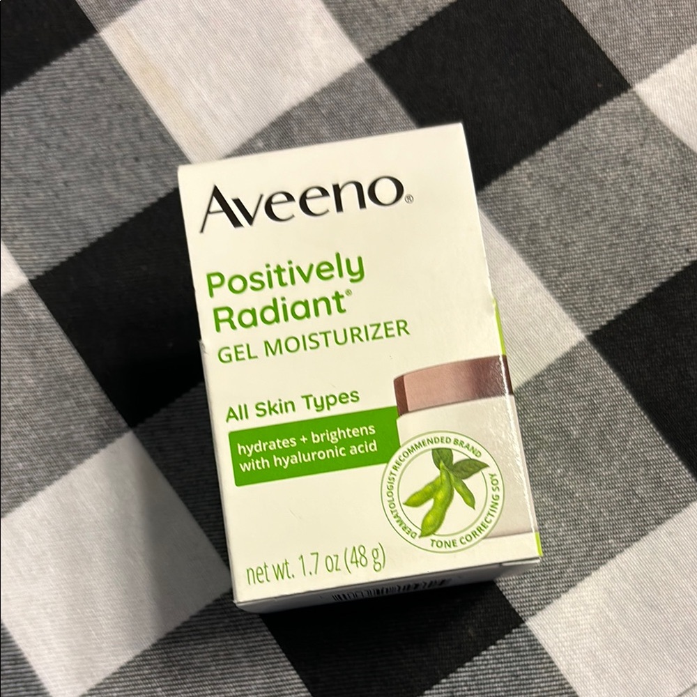 Positively Radiant Gel Moisturizer - White and Green